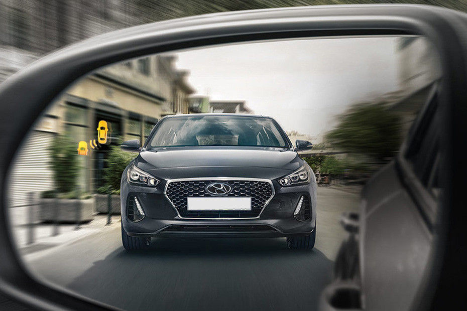 Side mirror rear angle Image of i30