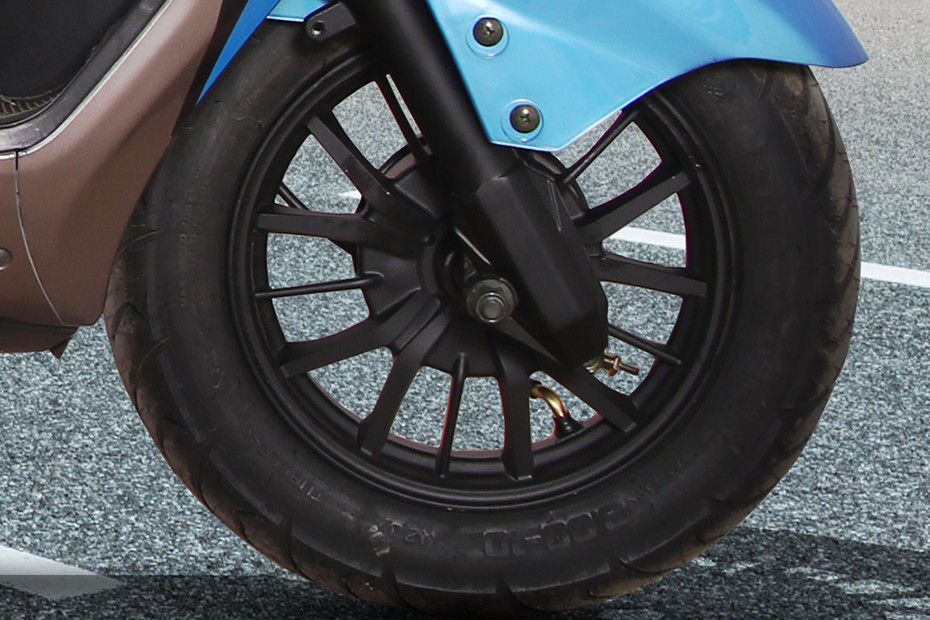 Front Tyre View of Reo