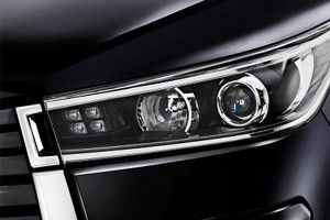 Headlamp Image of Innova Crysta