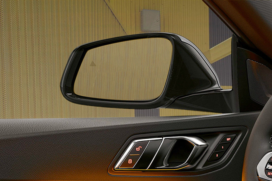 Side mirror rear angle Image of 2 Series