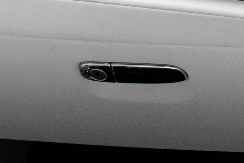 Glove box Image of Ghost