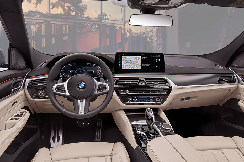 Full dashboard center Image of 6 Series