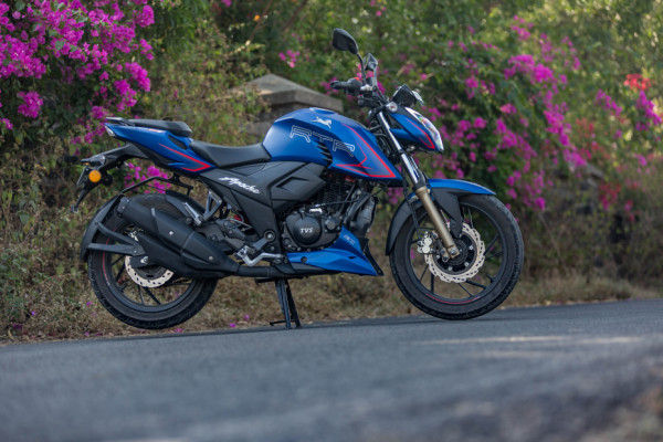Tvs Apache Rtr 0 4v Price 21 July Offers Images Mileage Reviews