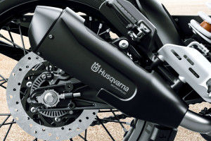 Exhaust View of Svartpilen 125
