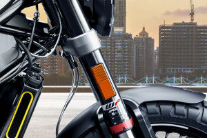 Front Suspension View of Svartpilen 125