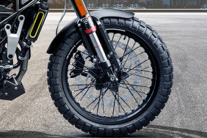 Front Tyre View of Svartpilen 125
