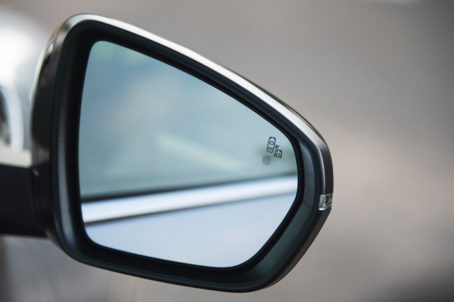 Side mirror rear angle Image of C5 Aircross