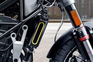 Windshield View of Svartpilen 125