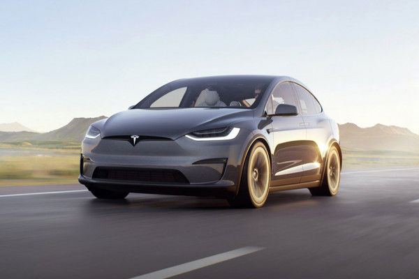 Front 1/4 left Image of Model X