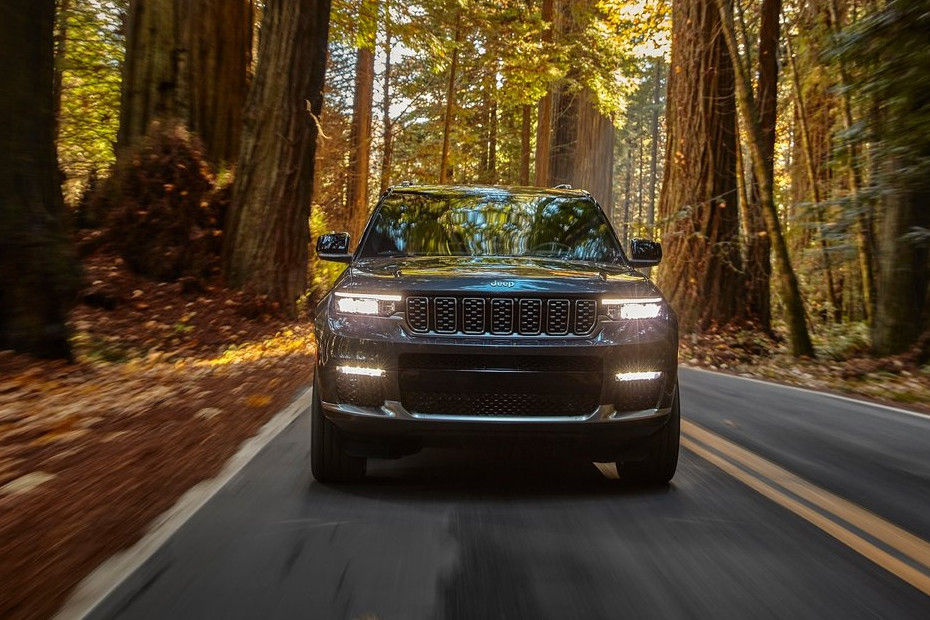 Front Image of Grand Cherokee 2022