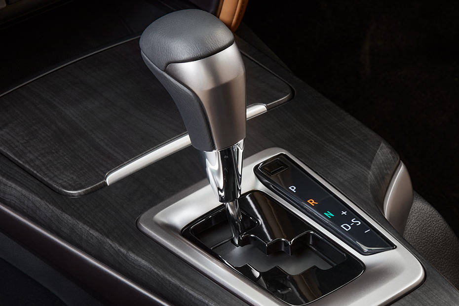 Gear lever Image of Fortuner