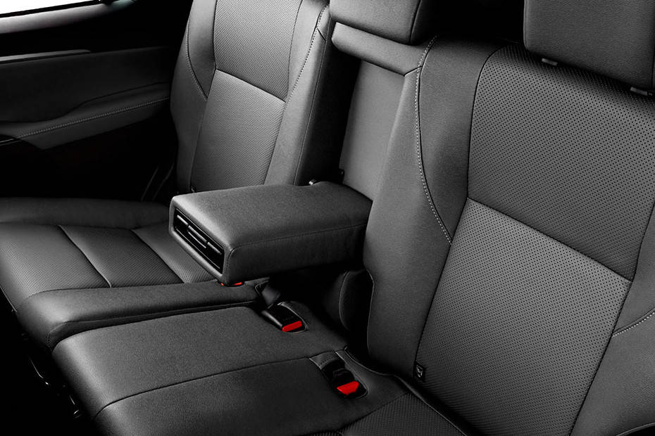 Rear Arm Rest Close View Image of Fortuner