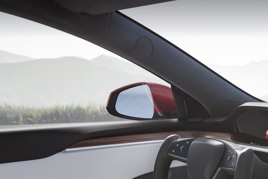 Side mirror rear angle Image of Model S