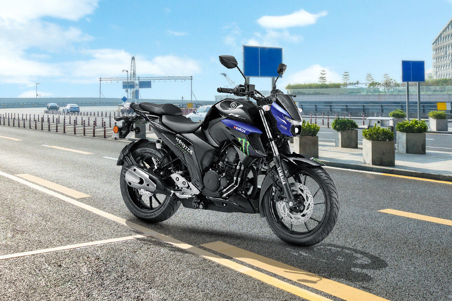 Front Right View of FZ 25