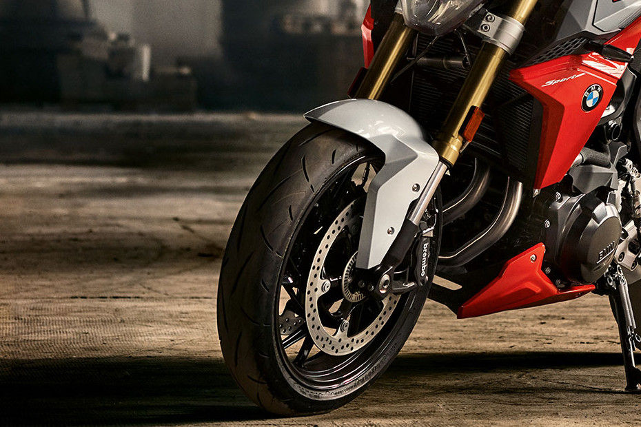 Front Tyre View of F 900 R