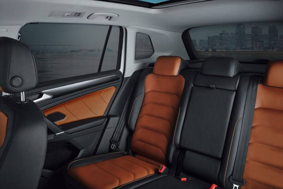 Rear interior from right side door Image of Tiguan Allspace