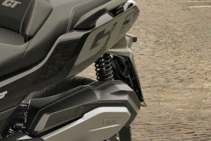 Rear Suspension View of C 400 GT