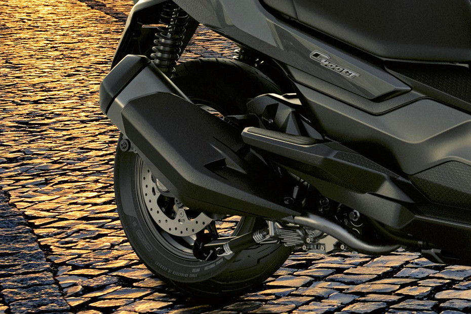 Rear Tyre View of C 400 GT