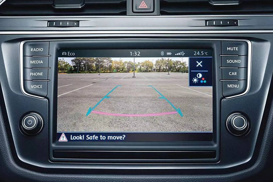 Rear view camera/parking sensor view Image of Tiguan Allspace