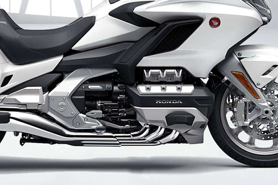 Honda Gold Wing Price, Images, Mileage & Reviews