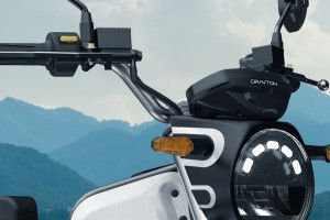 Front Indicator View of Quanta