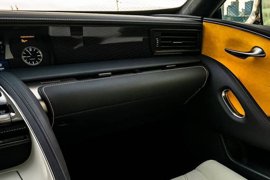 Glove box Image of LC 500h