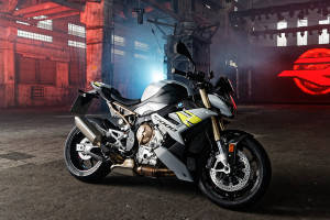 Bmw 21 S 1000 R Price Images Mileage Reviews