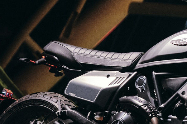 Ducati Scrambler 800 Icon Dark On Road Price Scrambler 800 Base Model Icon Dark Images Colour Mileage