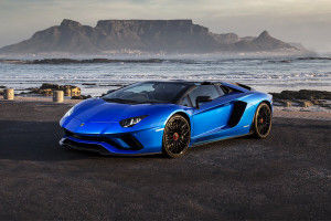 Front 1/4 left Image of Aventador