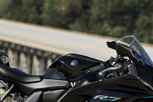 Yamaha R7 Colors (2 colours) - R7 Color Images @ ZigWheels