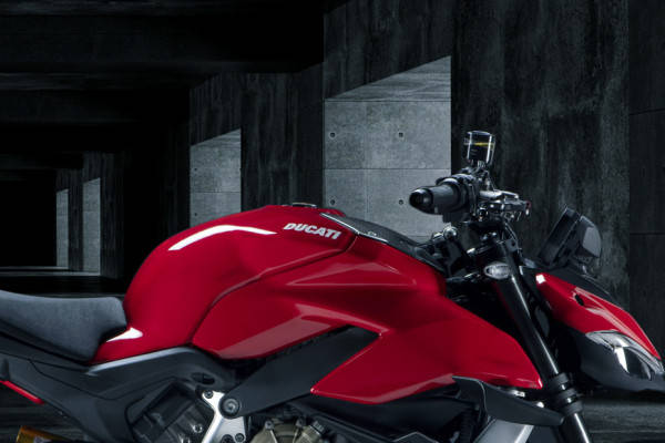 ducati streetfighter v4 bluetooth