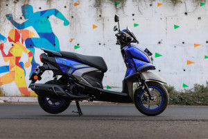 Right Side View of RayZR 125