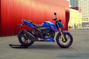 Right Side View of Apache RTR 200 4V