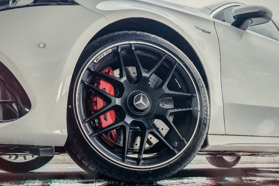 Wheel arch Image of AMG A45 S