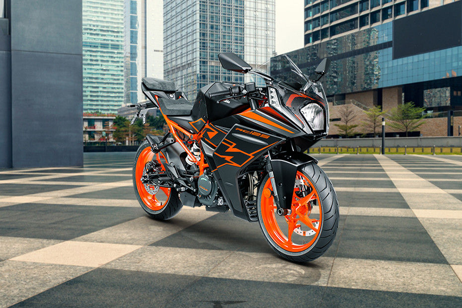 Front Right View of 2021 RC 125