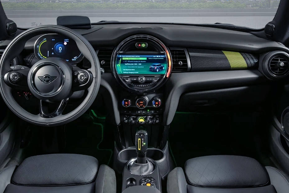 Full dashboard center Image of Cooper SE