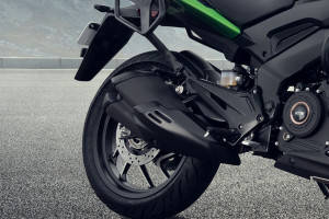 Rear Tyre View of Dominar 400