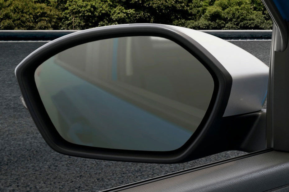 Side mirror rear angle Image of Punch