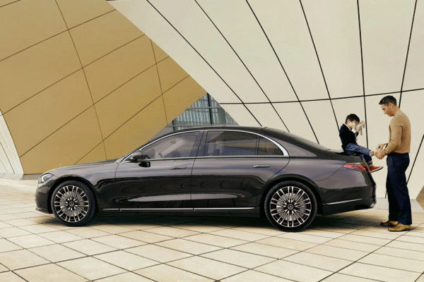 Side view Image of S-Class