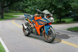 Front Right View of 2022 RC 390
