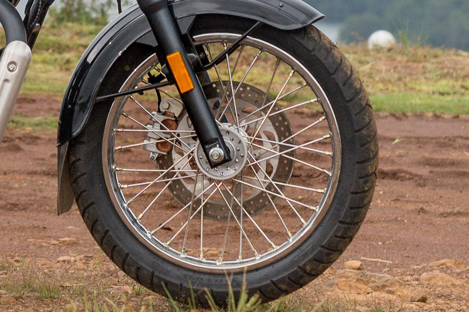 Front Tyre View of Imperiale 400
