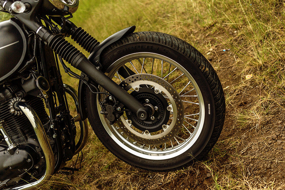 Front Tyre View of W800 Street