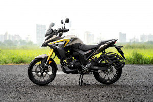 Left Side View of CB200X