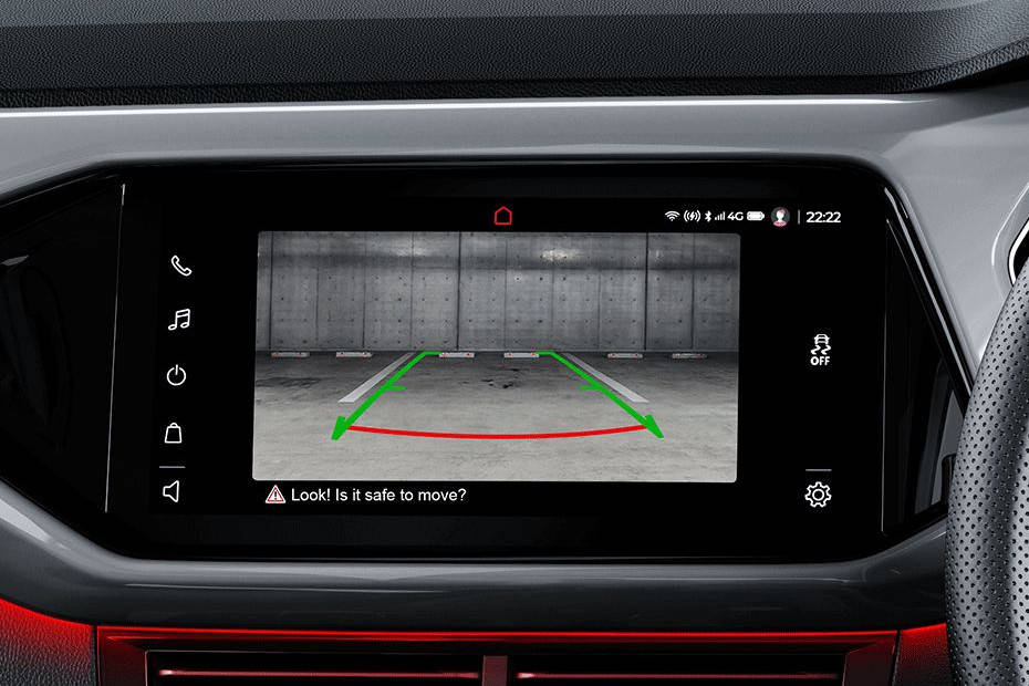 Rear view camera/parking sensor view Image of Taigun