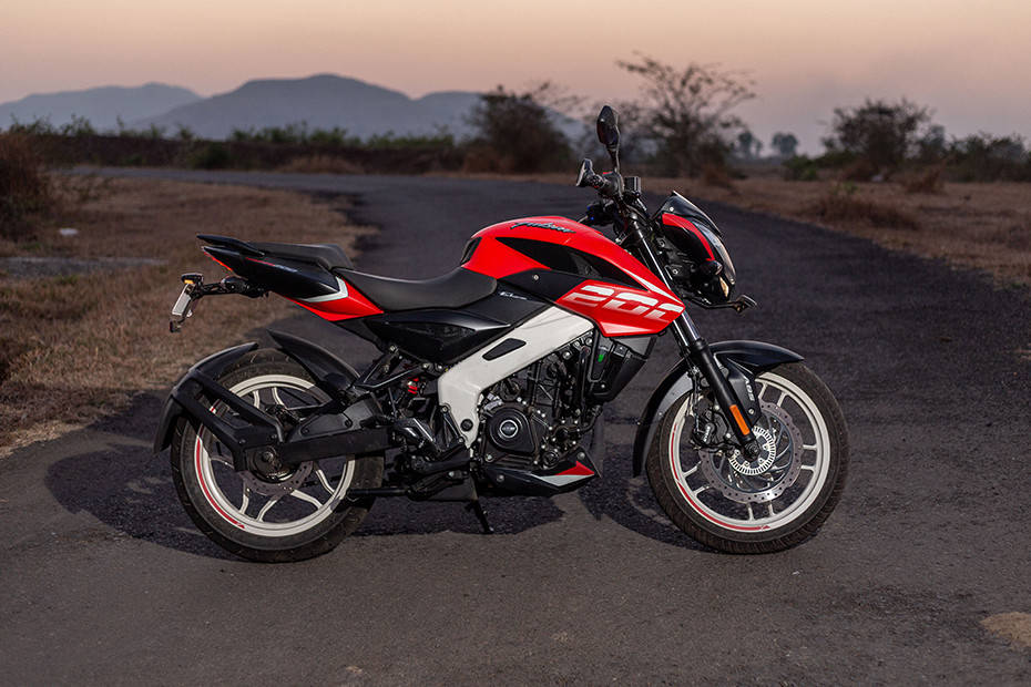 Nova Bajaj Pulsar NS200