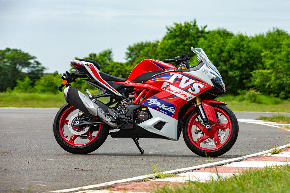 Right Side View of Apache RR 310