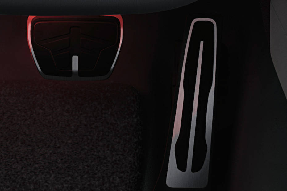 Pedals Image of 7 Series 2024