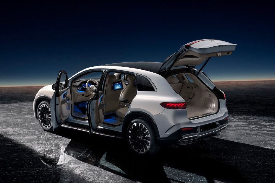 Perspective View with doors open Image of EQS SUV