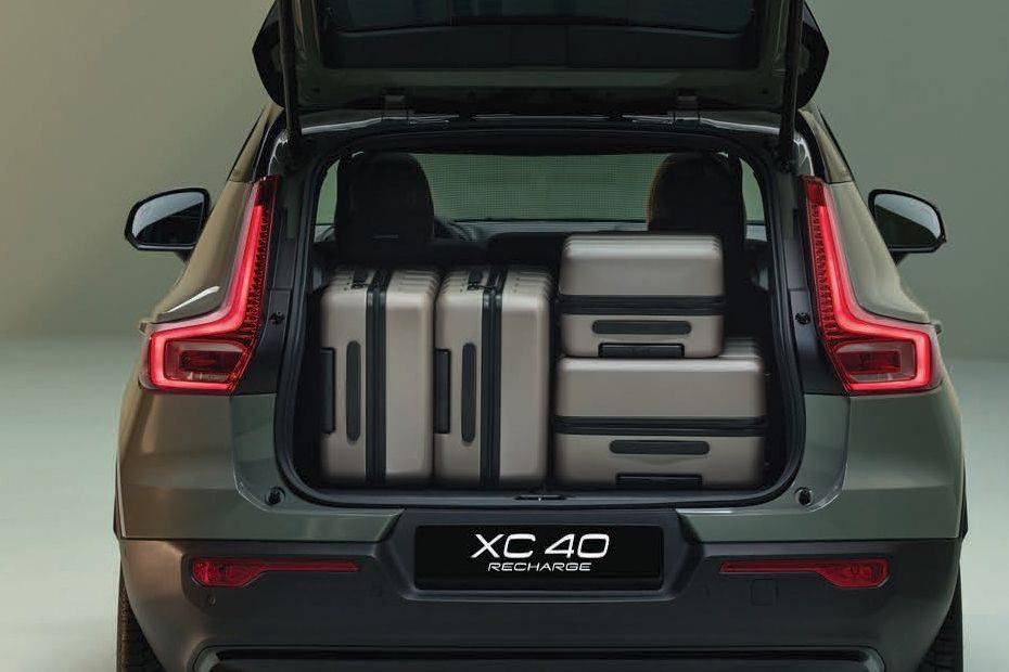 Boot with standard luggage Image of XC40 Recharge