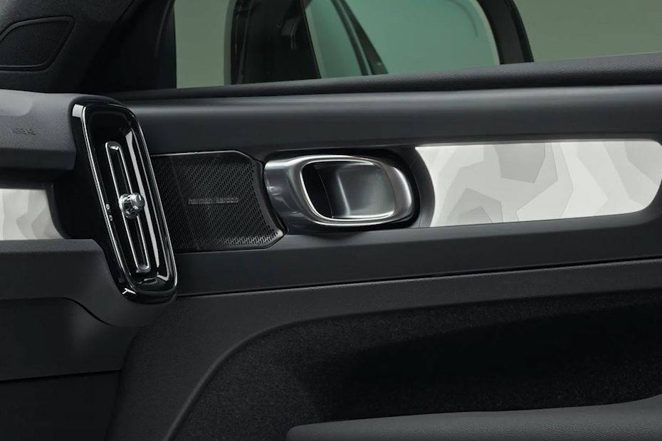 Door open handle view in side Image of XC40 Recharge